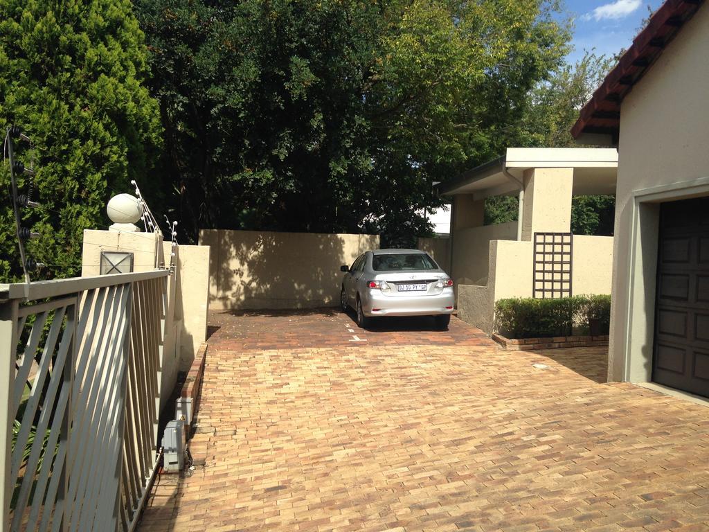 A Hundred Thousand Welcomes B&B Sandton Exteriör bild