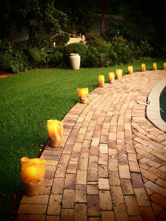 A Hundred Thousand Welcomes B&B Sandton Exteriör bild